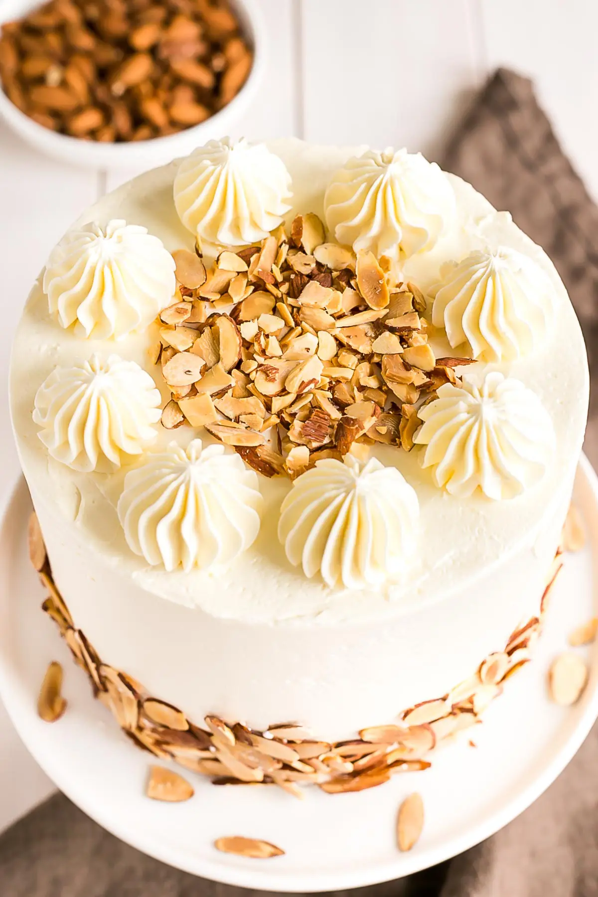 Almond cake with toasted almonds