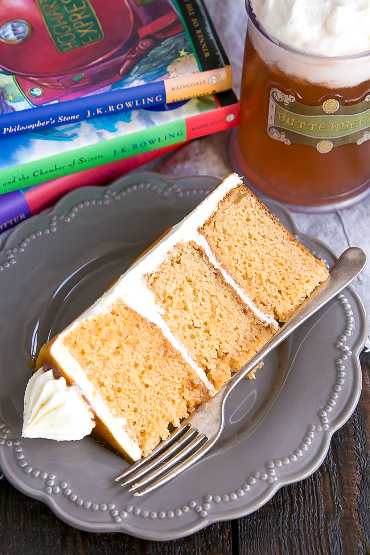 Harry Potter Cake. Butterbeer Cake slice.