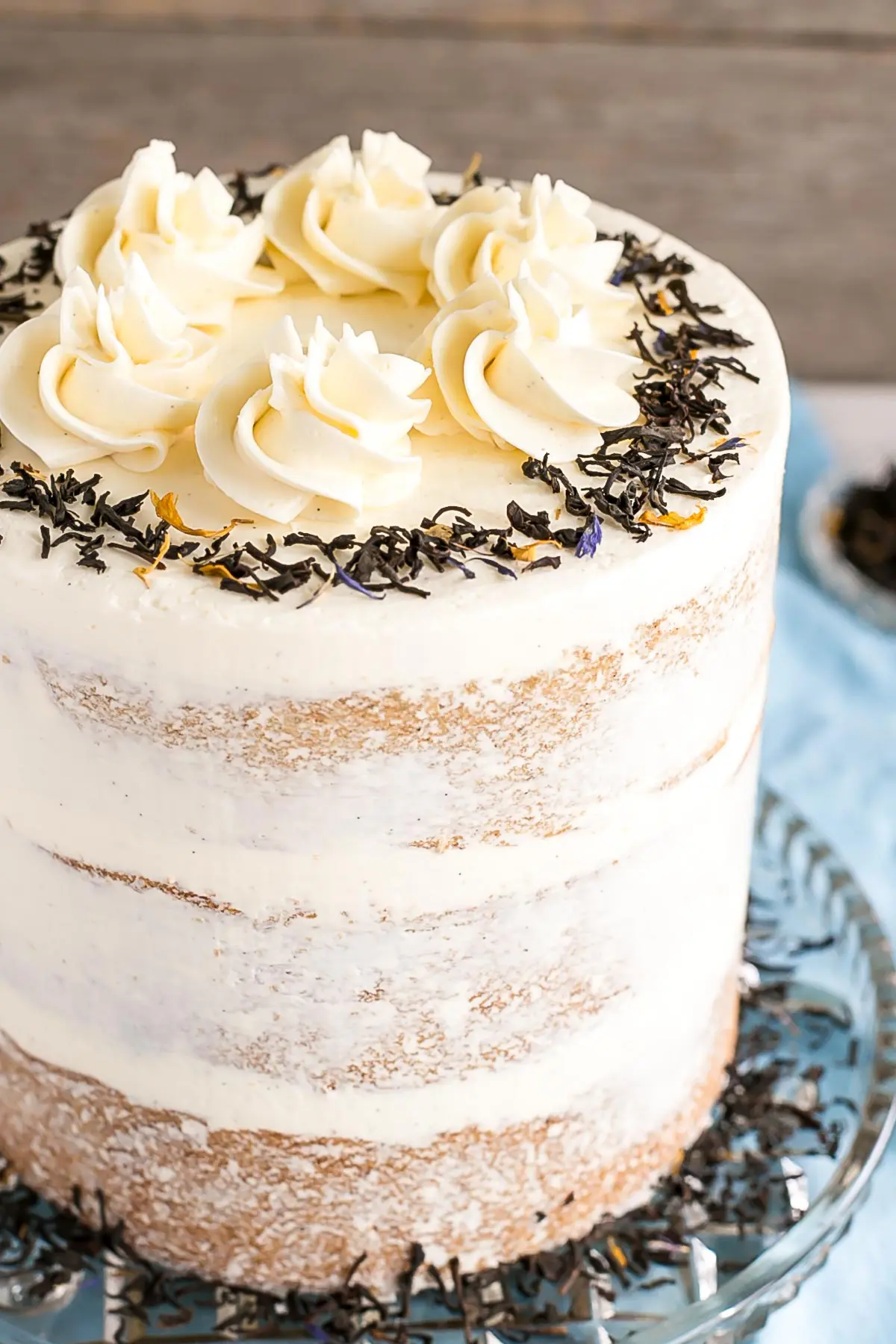 Close up of the rosettes on top of the cake