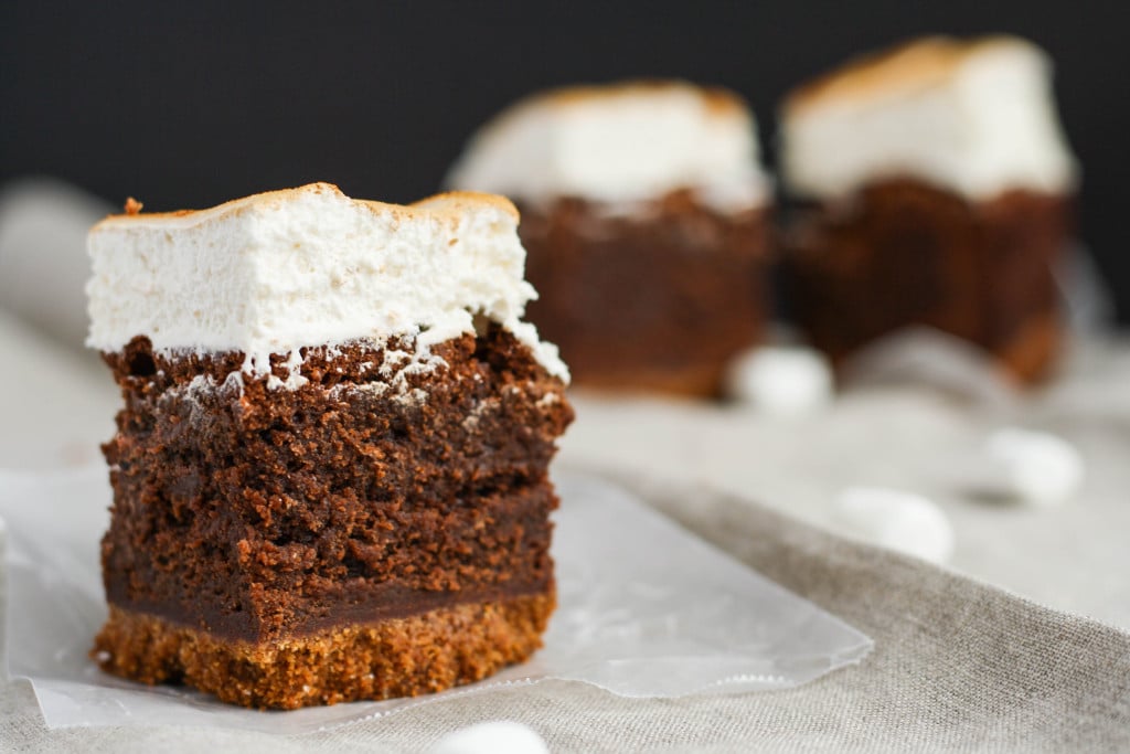 Close up of a s\'mores brownie with more brownies in the background