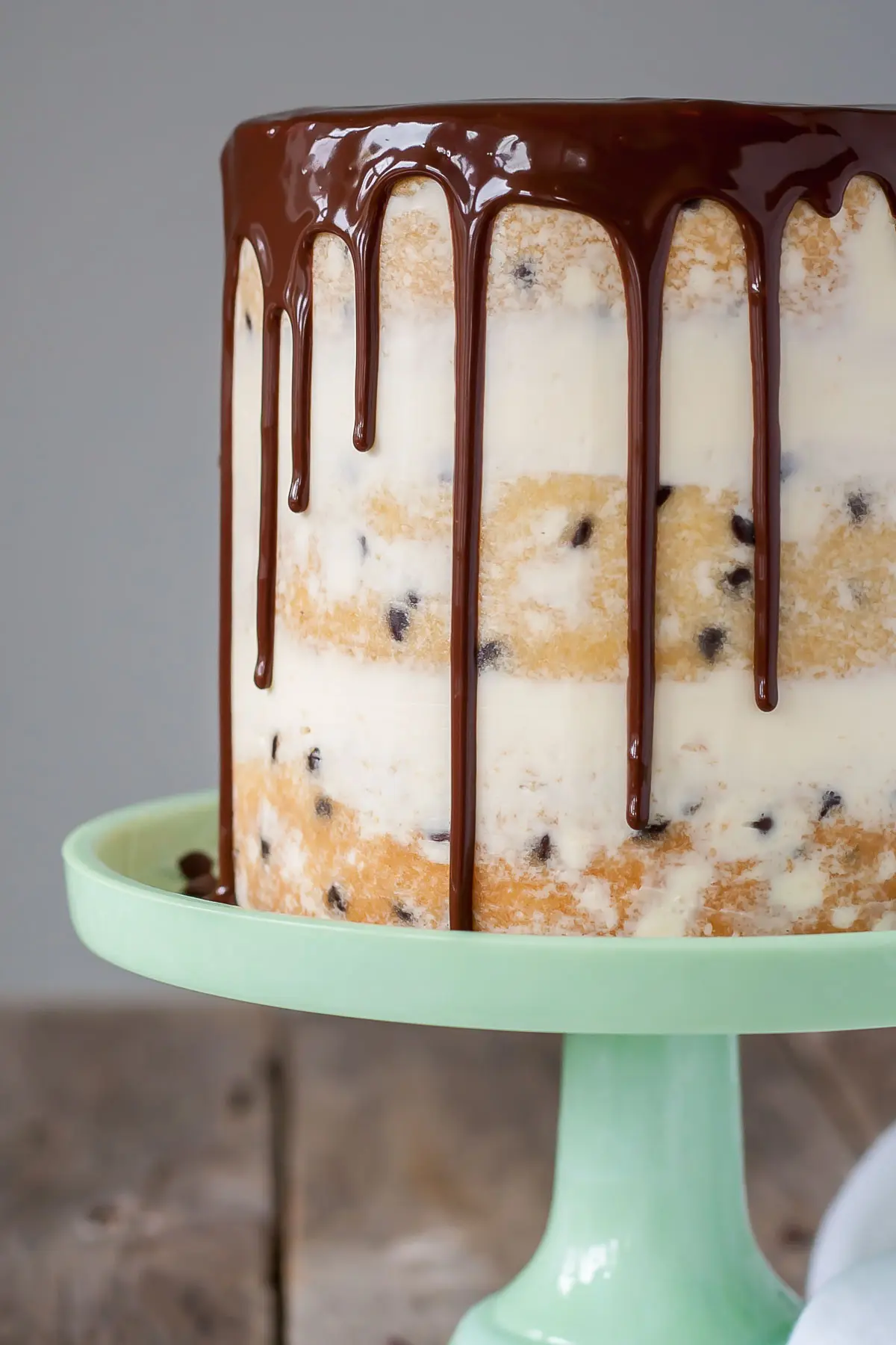 Close up of the ganache drip on the sides of the cake.